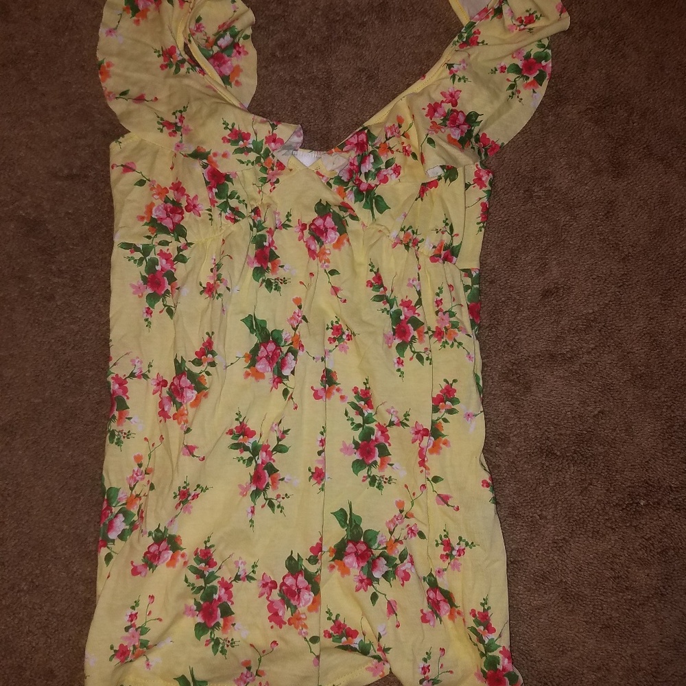 Tops - Picture 2 of 8